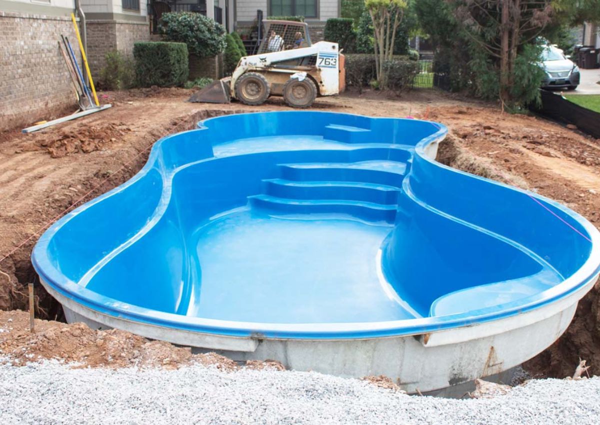 fiberglass vs concrete pool