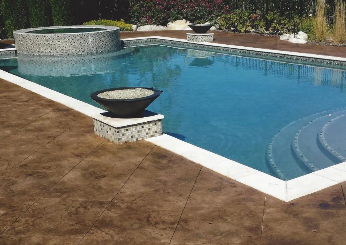 what is a fiberglass pool