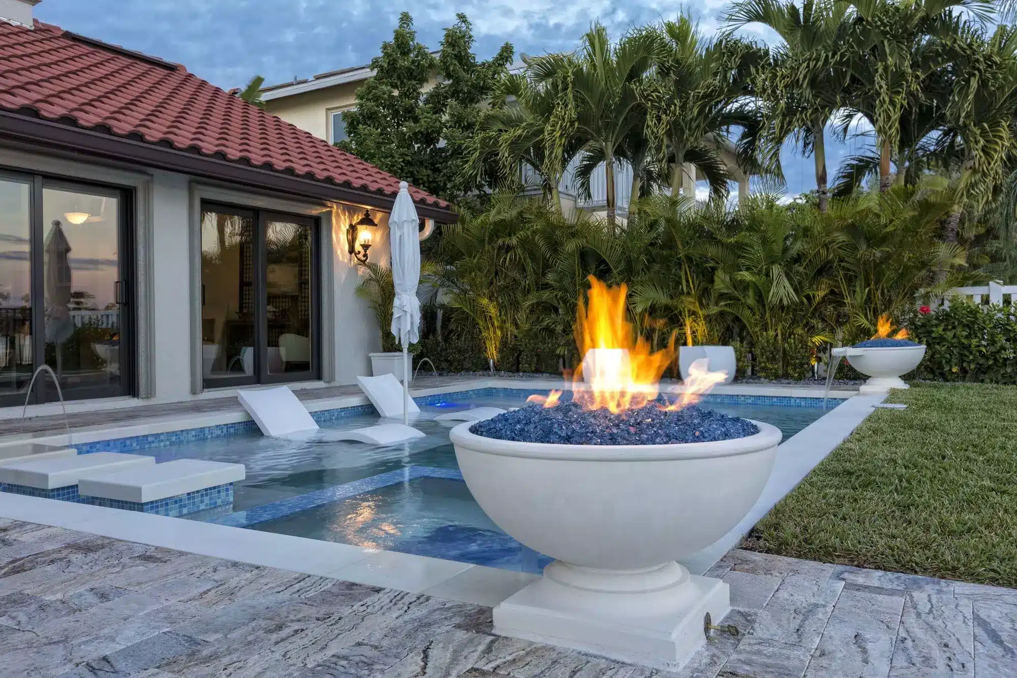 Swimming Pool Fire Pits: A Perfect Blend of Fire and Water
