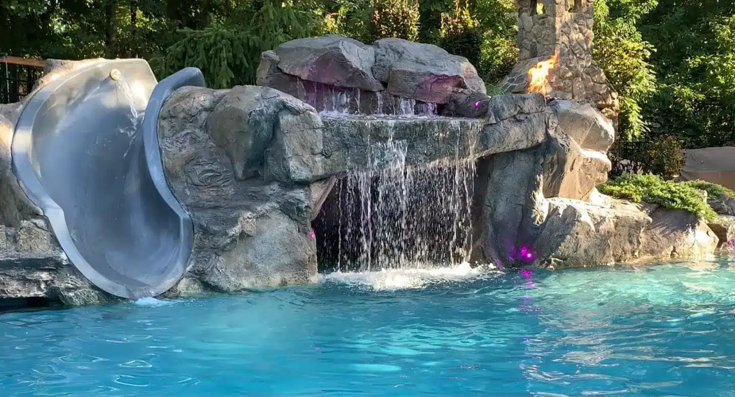 Man-made rockslides in swimming pools