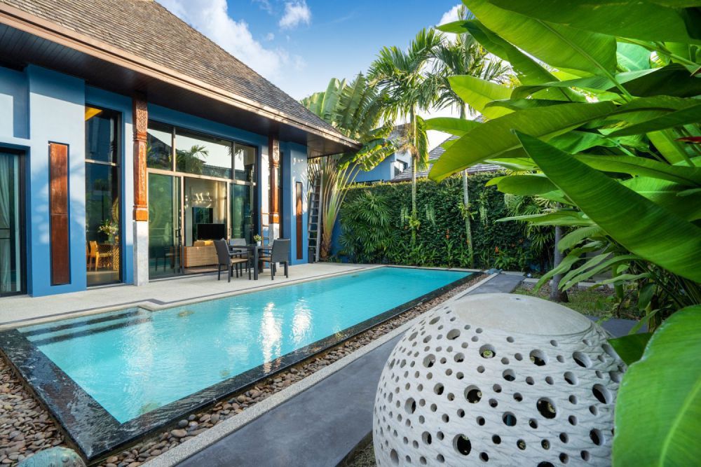 Top 10 Designs for Backyard Pool Cabanas